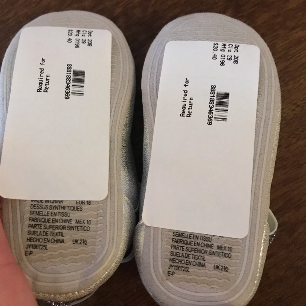 ❌SOLD❌ NWT | Kenneth Cole silver ballet crib shoes - Picture 6 of 6